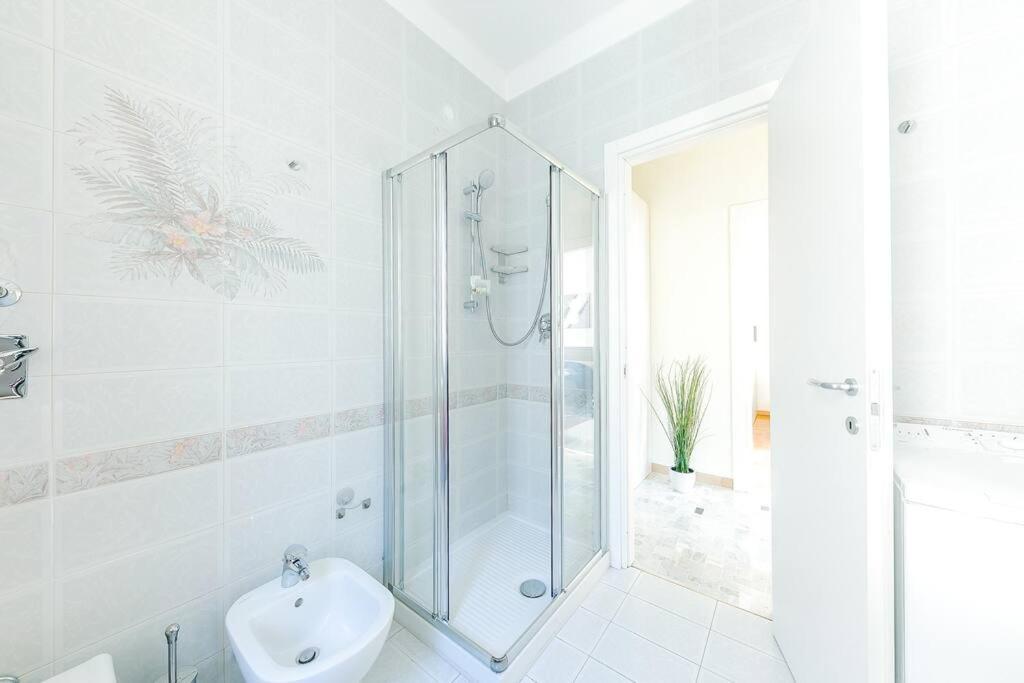 Navigli - Downtown - Duomo Spacious Two Bedroom Apartment - Close To Metro - Ac - Wi-Fi Милано Екстериор снимка