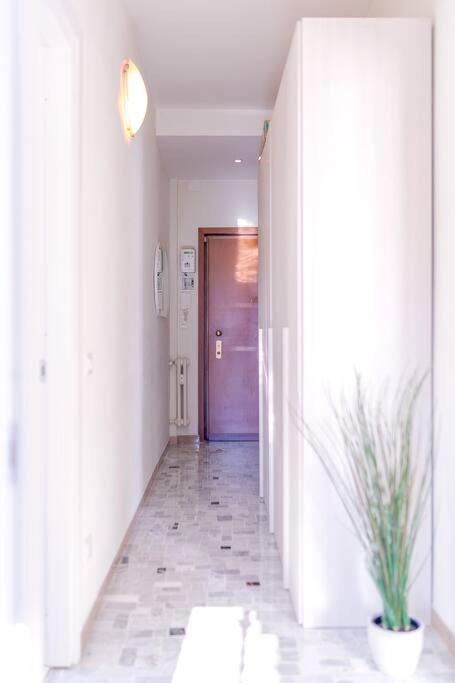 Navigli - Downtown - Duomo Spacious Two Bedroom Apartment - Close To Metro - Ac - Wi-Fi Милано Екстериор снимка
